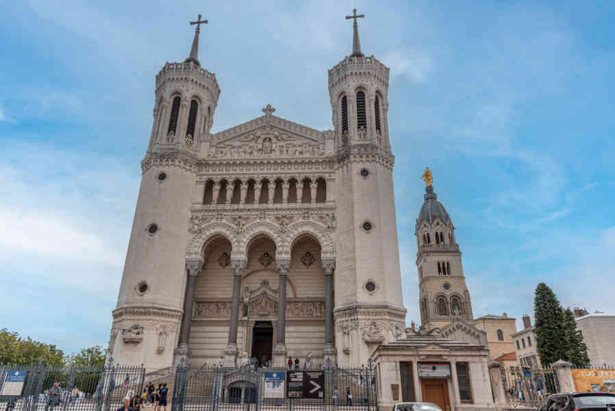 Francia - Lyon 071 - basílica Notre-Dame de Fourvière.jpg